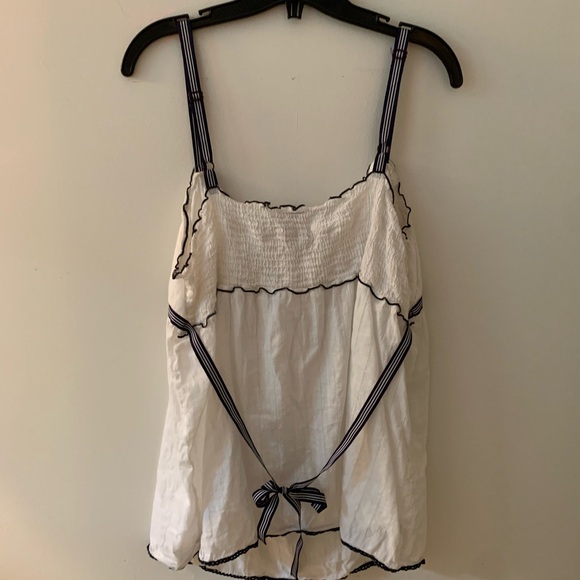 Woman’s beach cover up - Picture 2 of 3